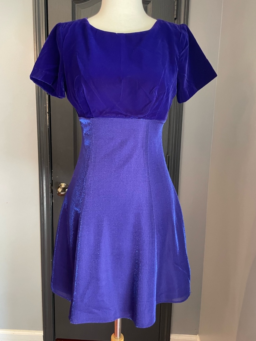 Vintage 90’s Women's Short-Sleeve Purple Mini Dress - Timeless Fit-and-Flare